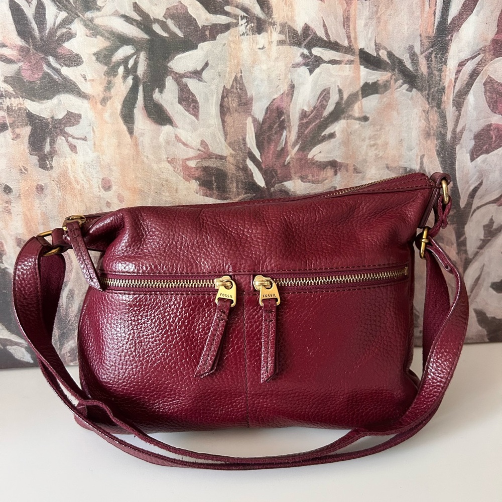 Fossil Pebbled Leather Crossbody Bag in Burgundy